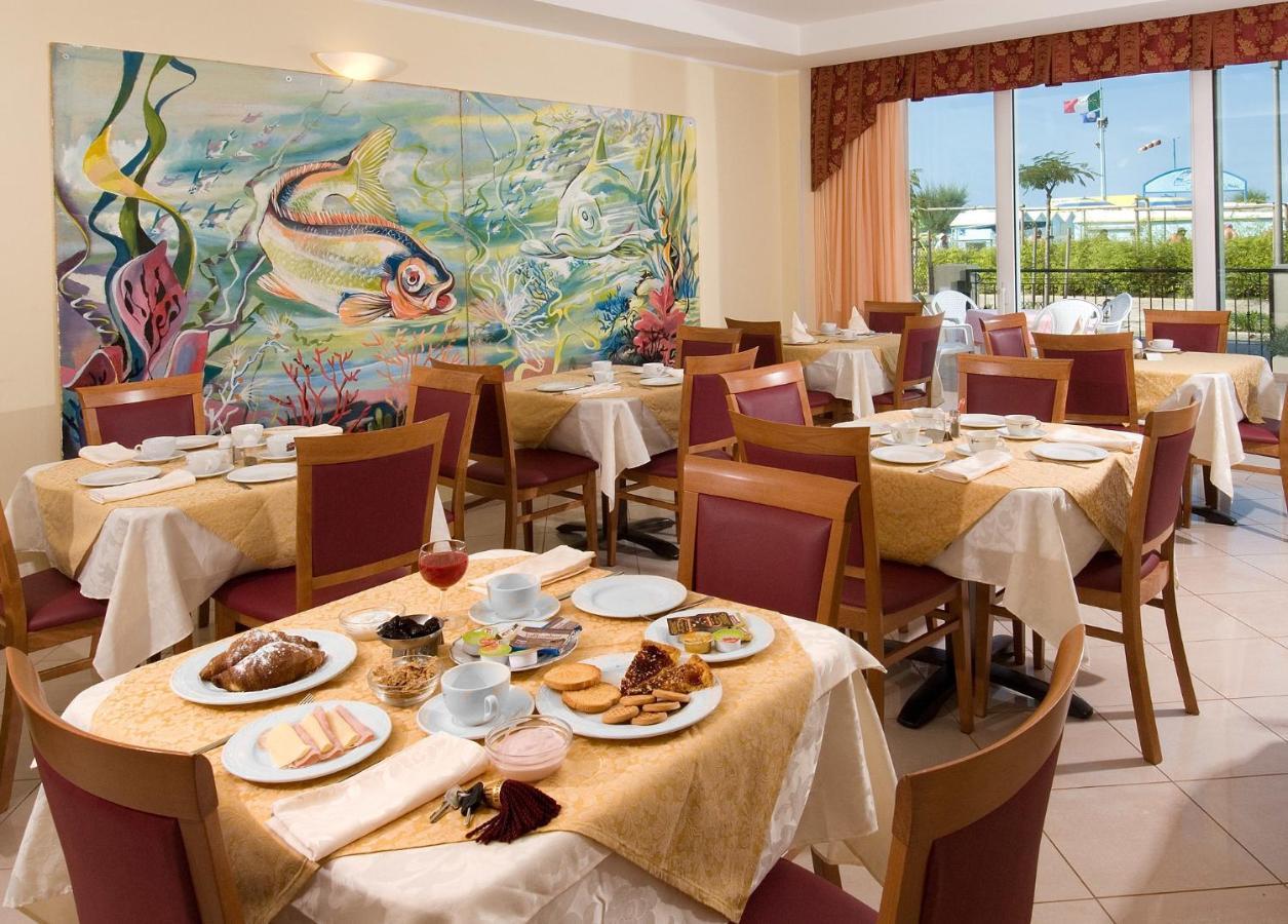 Hotel Belvedere Misano Adriatico Ngoại thất bức ảnh