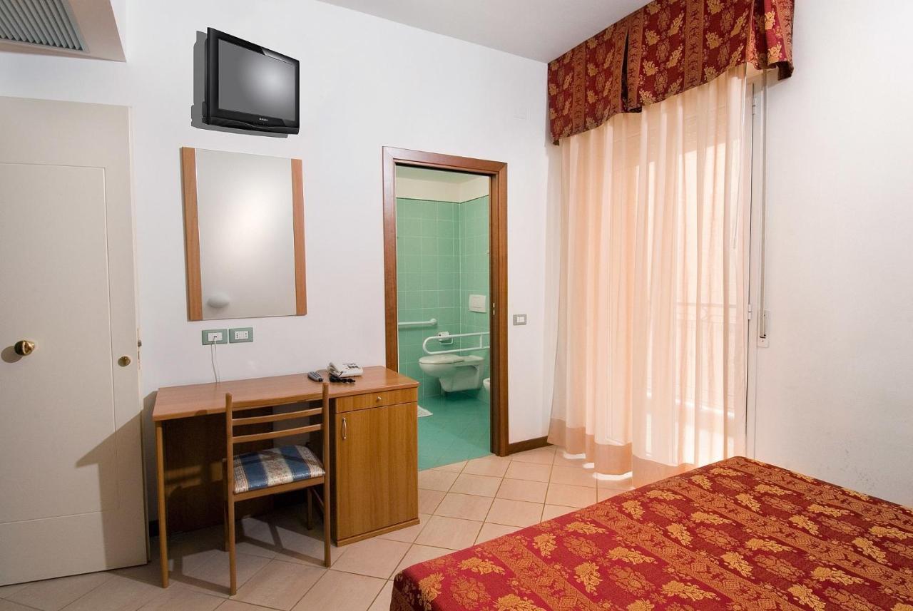 Hotel Belvedere Misano Adriatico Phòng bức ảnh